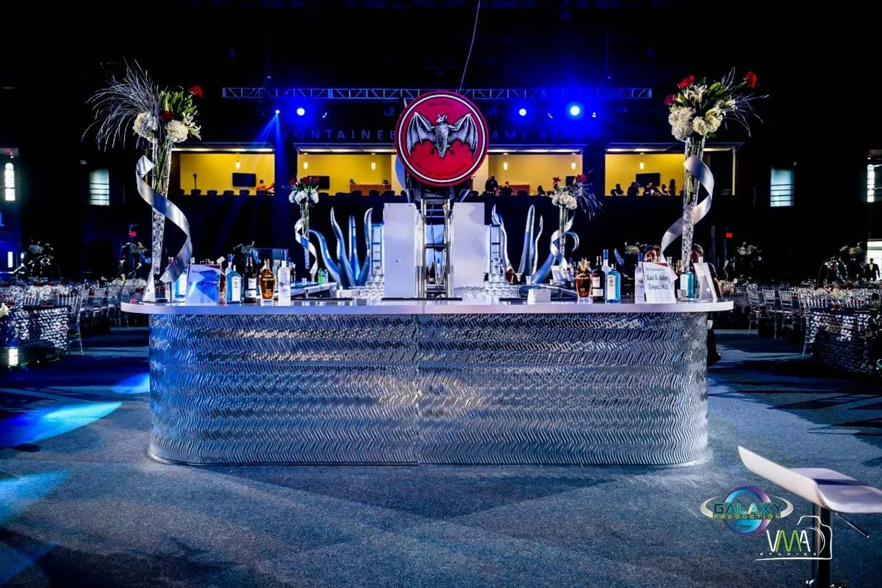 Contempo Silver Mirrored Bar 18_x15_ Contempo Silver Mirrored Center Bar w_ White Tops in Pompano Beach, Florida(1)