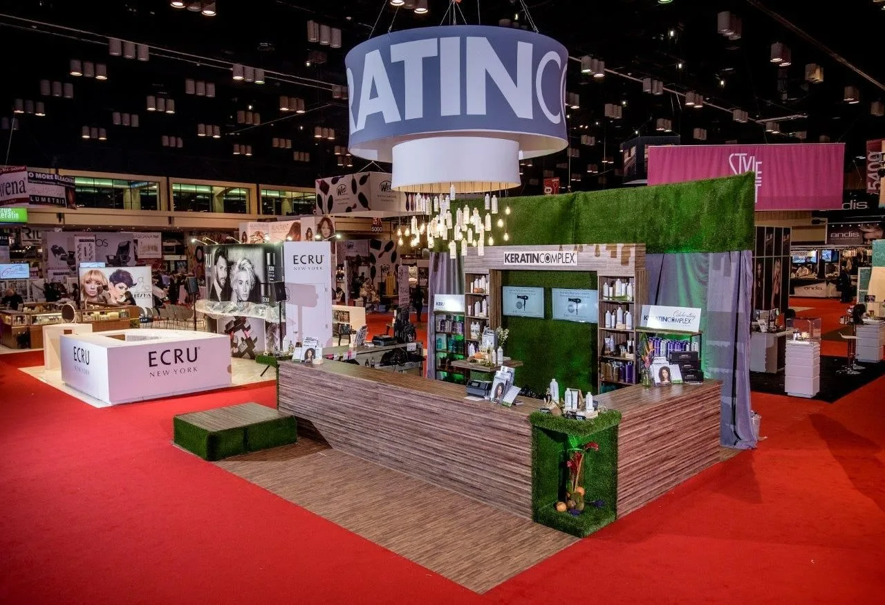 Plank Wood Bar Plank Wood U-Shaped Bar w_ Plank Wood Tops & Grass Corners in Pompano Beach, Florida