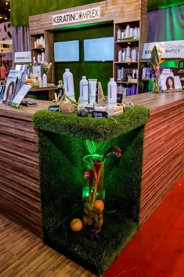 Plank Wood Bar Plank Wood U-Shaped Bar w_ Plank Wood Tops & Grass Corners in Pompano Beach, Florida