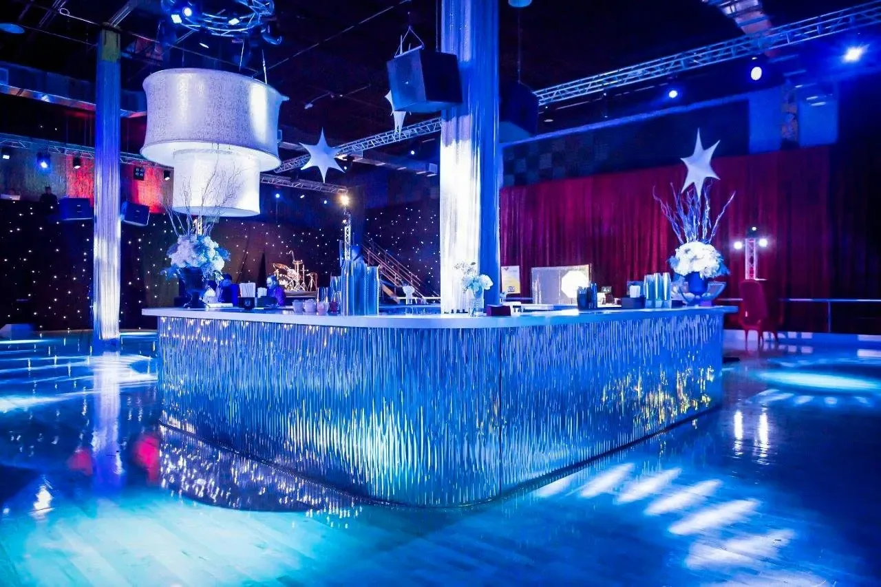 Silver Mirror Wave Center Bar in Pompano Beach, Florida